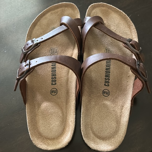 Excellent condition, Cushionaire women’s 8.5 Luna sandal. - Picture 2 of 4